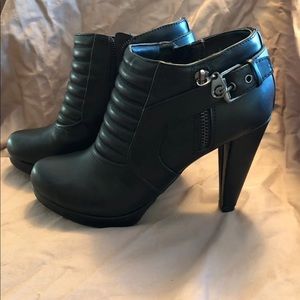 Guess boots